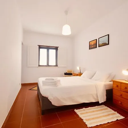 Isabela - Island, 50m To The Baleal